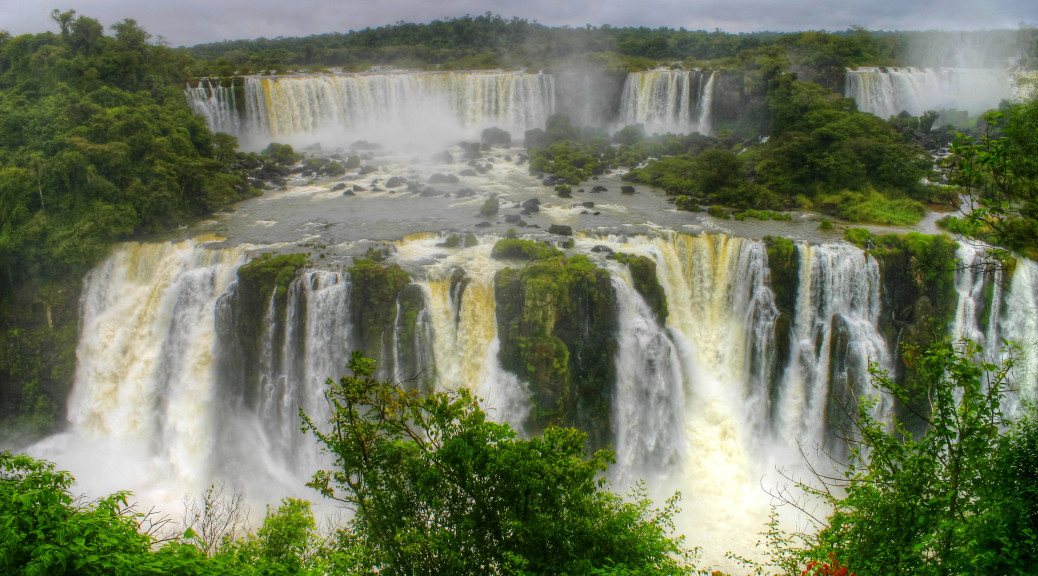 Cataratas do Iguaçú. Photo by @ana.marmo